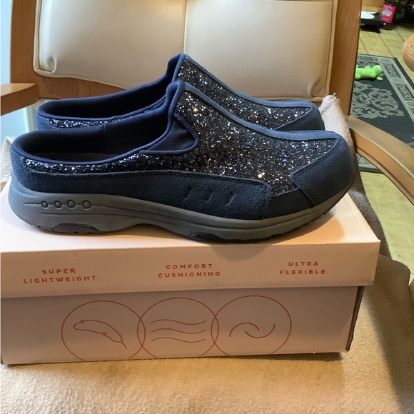 New in the box 10 WW Gorgeous Blue Sparkle Easy Spirits Mules, Clogs Easy Spirit - Picture 2 of 8